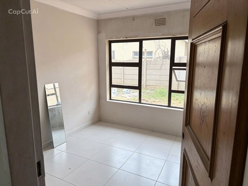 Spacious Family Home in Risiville – A Rare Opportunity! - Photo 9