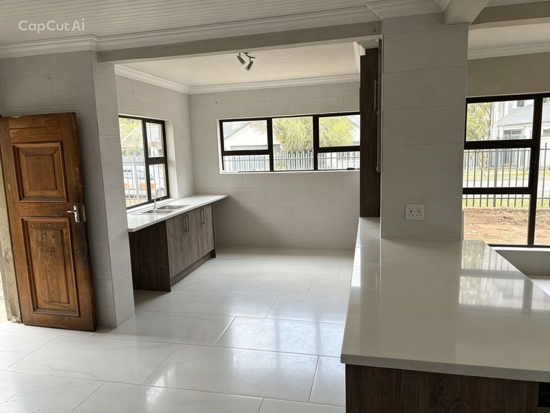 Spacious Family Home in Risiville – A Rare Opportunity! - Photo 7