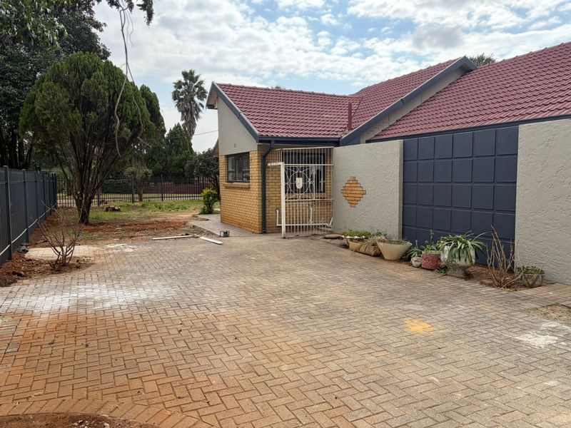 Spacious Family Home in Risiville – A Rare Opportunity! - Photo 6