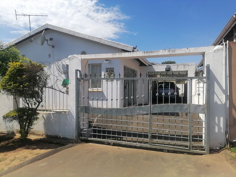 Well maintained Freestanding Home - Photo 1
