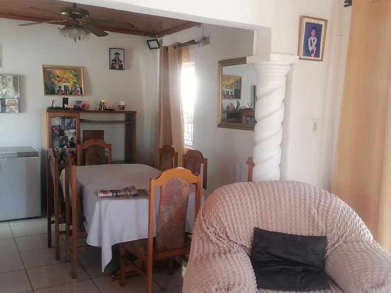 Well maintained Freestanding Home - Photo 7