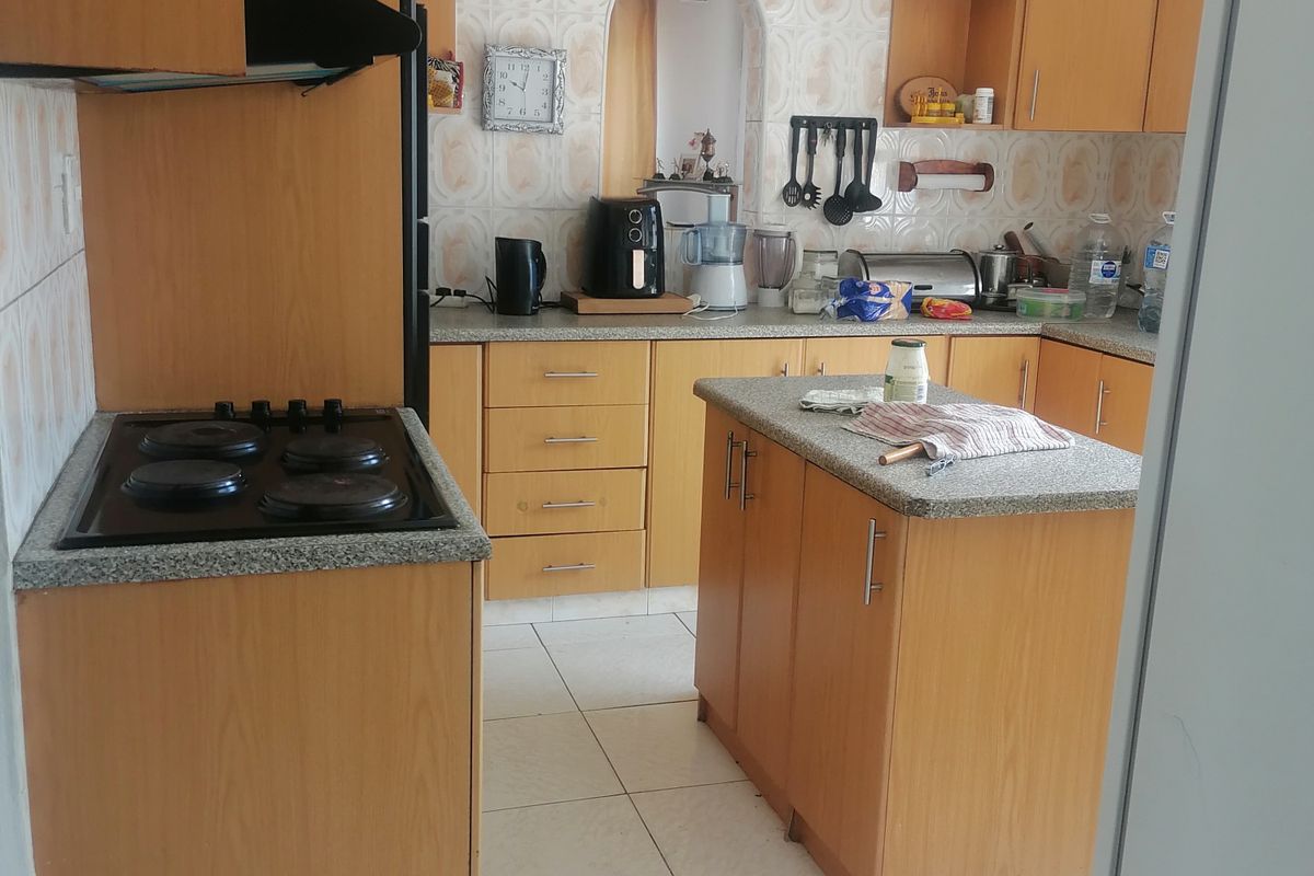 Well maintained Freestanding Home - Photo 2