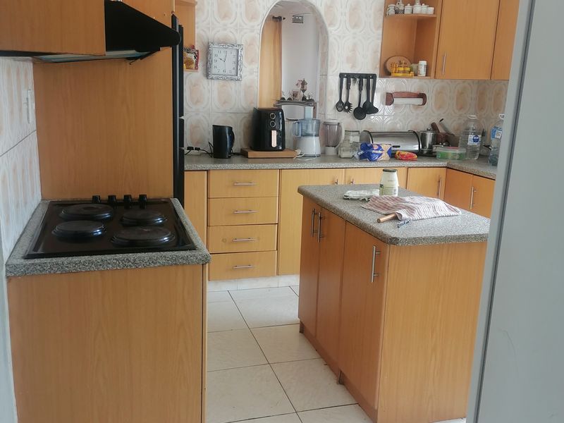 Well maintained Freestanding Home - Photo 2