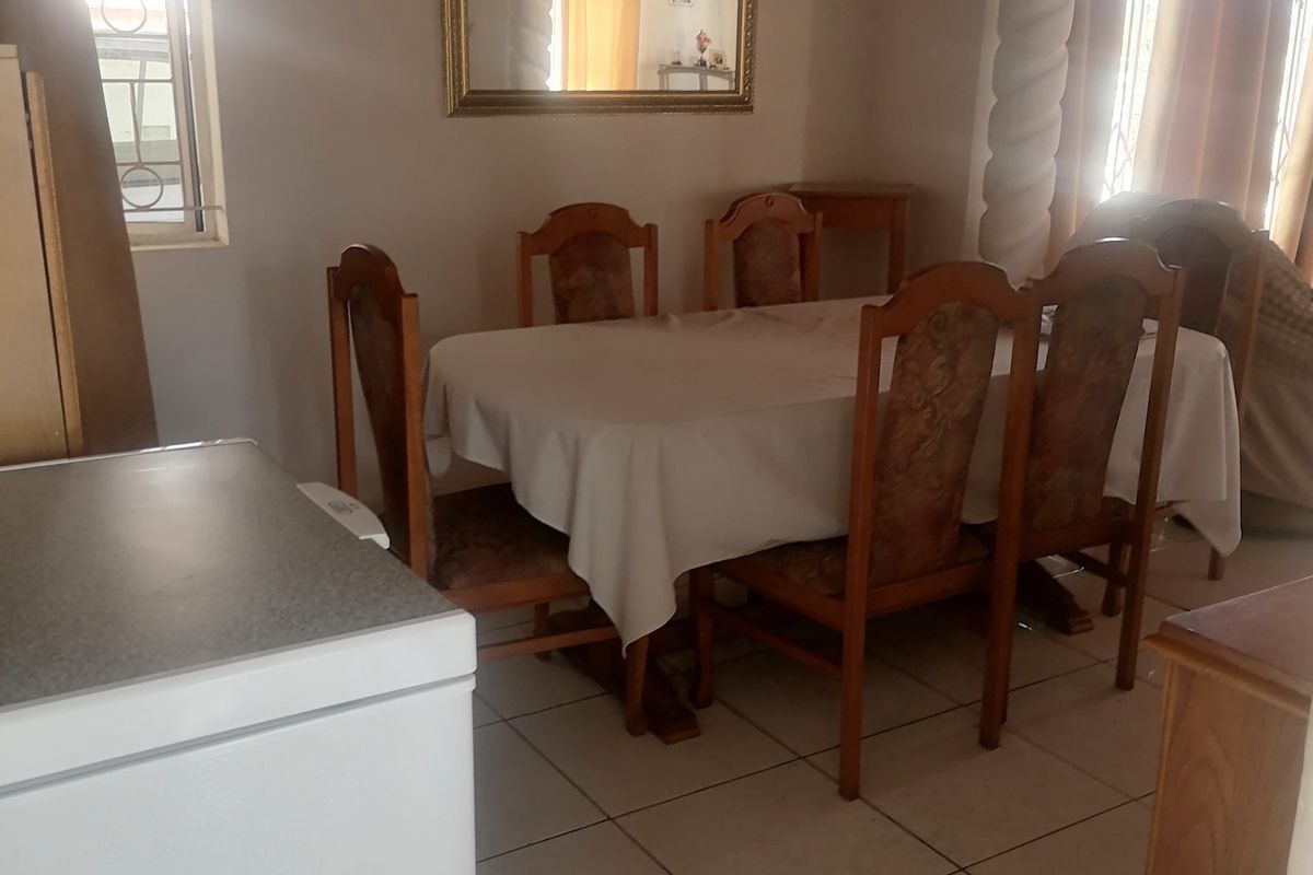 Well maintained Freestanding Home - Photo 3