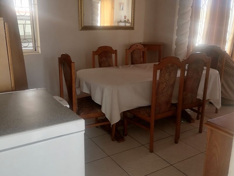 Well maintained Freestanding Home - Photo 3