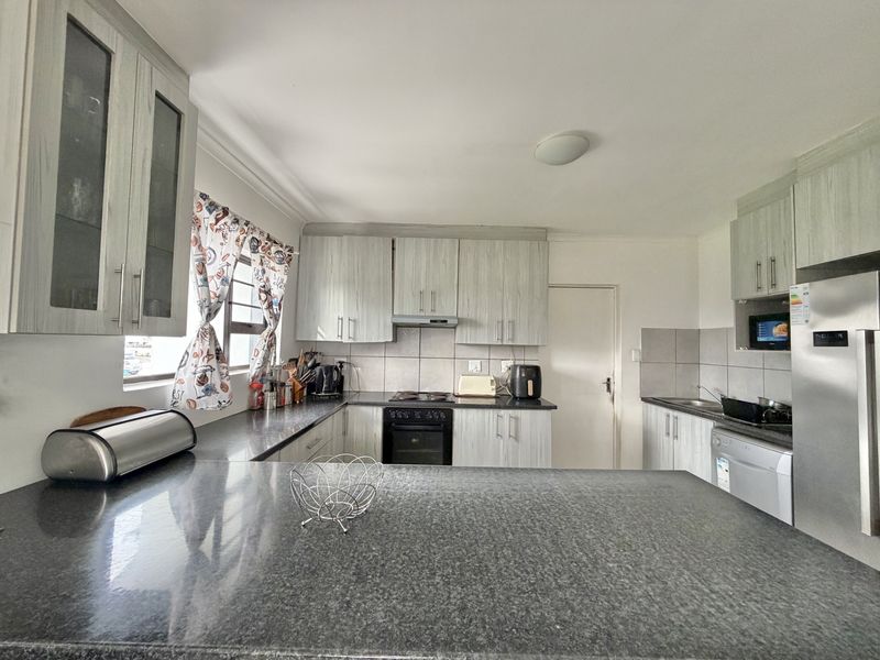House in Fountains Estate - Photo 6
