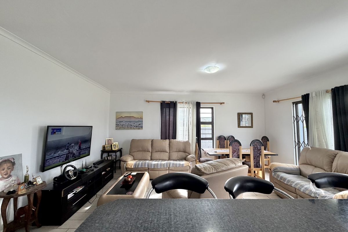 House in Fountains Estate - Photo 3