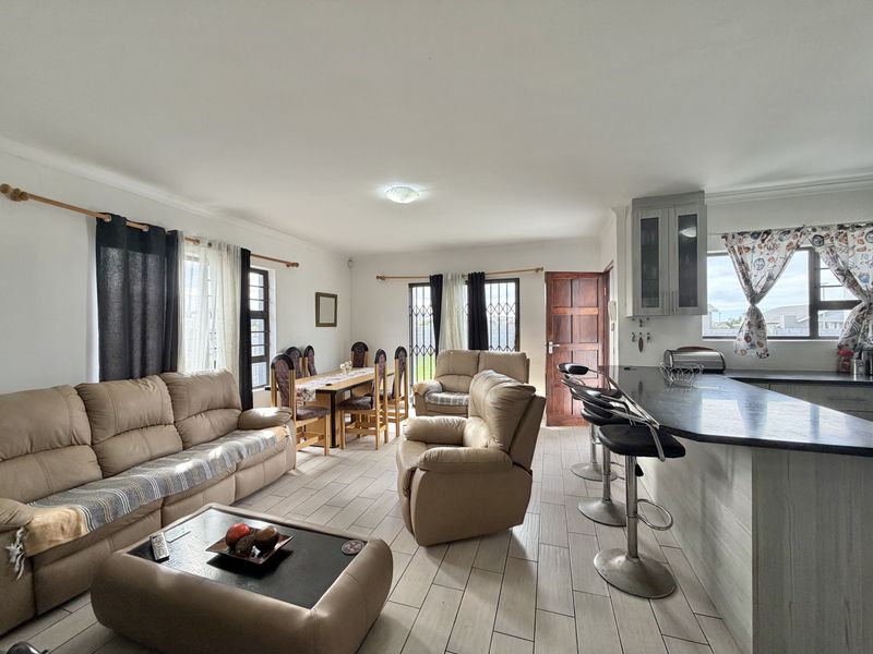 House in Fountains Estate - Photo 4