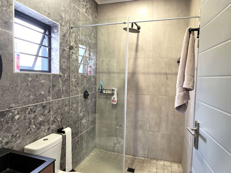Modern 3 Bedroom Home in Sought-After Baltimore Estate on Boundary Road in North Riding - Photo 9