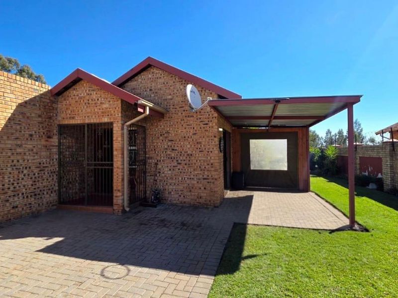 Step into comfort and convenience with this neat and modern sectional title townhouse. - Photo 1