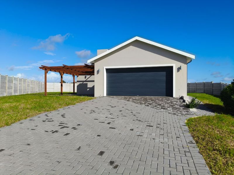 MODERN  COASTAL LIVING - BRAND NEW HOME - JUST 300M FROM BEACH ACCESS - VAT INCLUDED - Photo 3