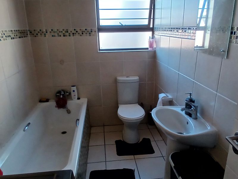 Great townhouse, ready for its next family - Photo 10