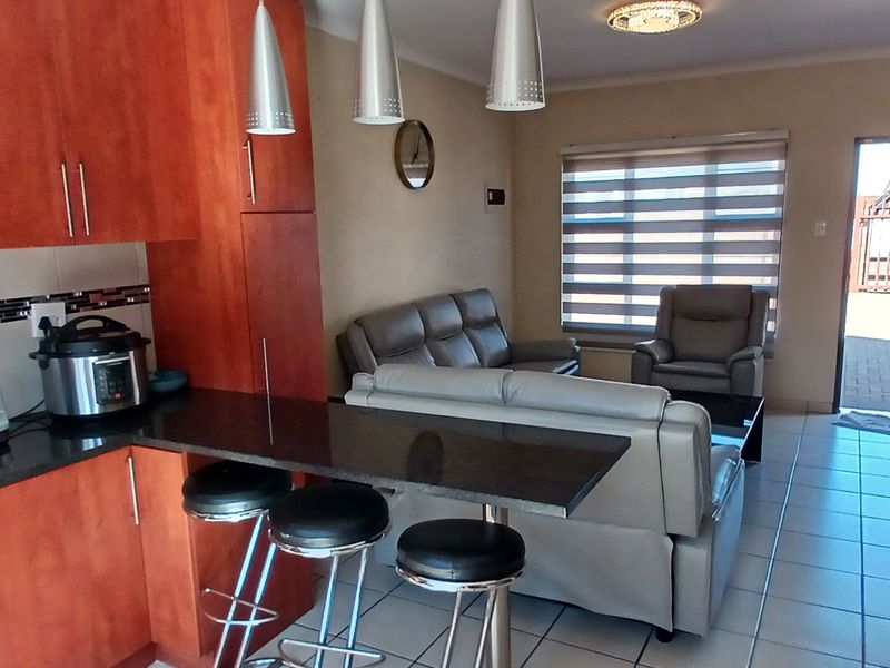 Great townhouse, ready for its next family - Photo 7