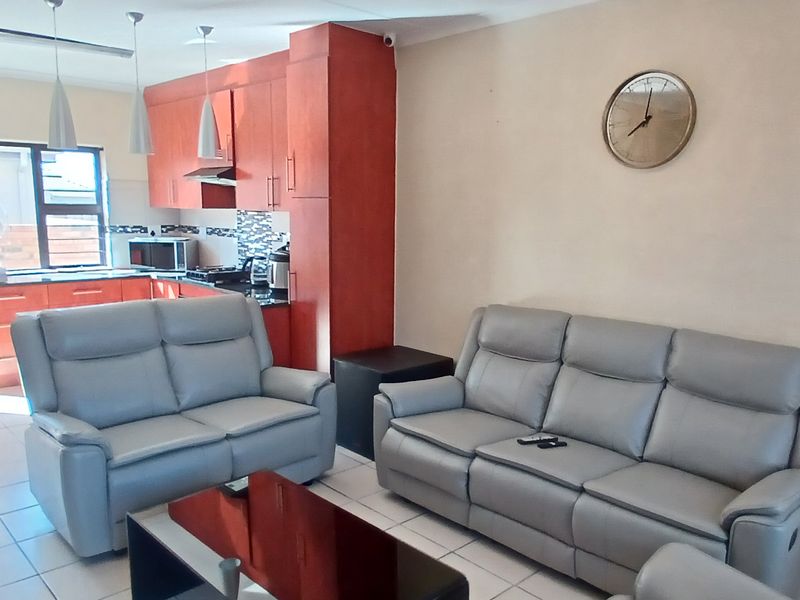 Great townhouse, ready for its next family - Photo 3