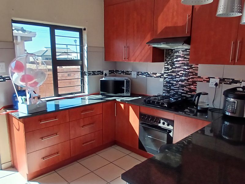 Great townhouse, ready for its next family - Photo 6