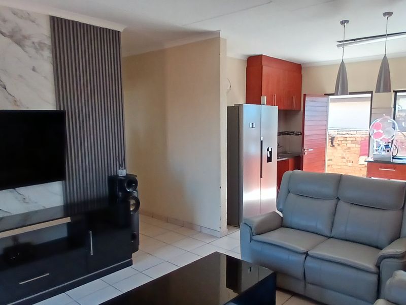 Great townhouse, ready for its next family - Photo 4