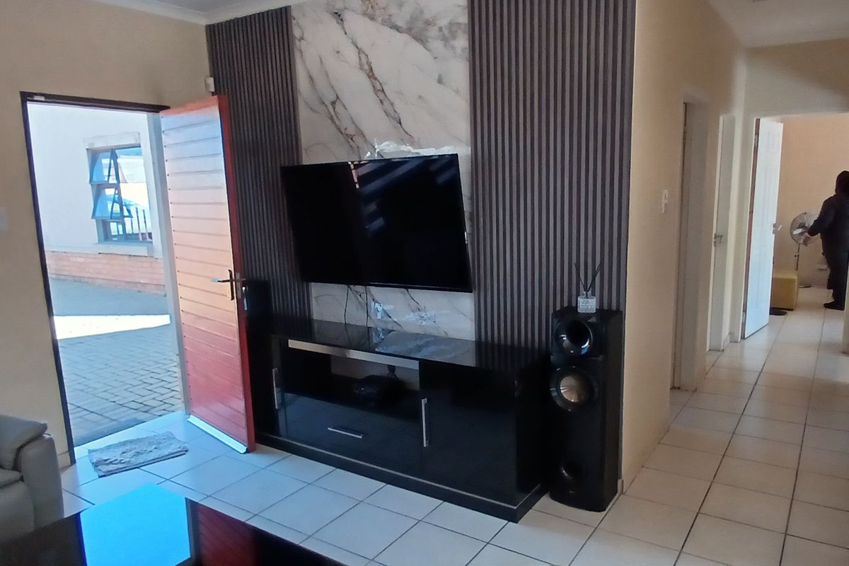 Great townhouse, ready for its next family - Photo 5