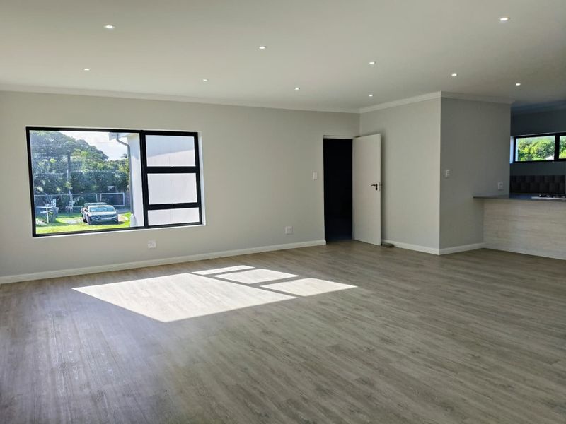 Brand-New Coastal Home – No Transfer Duty & Ready for Its First Owner - Photo 4