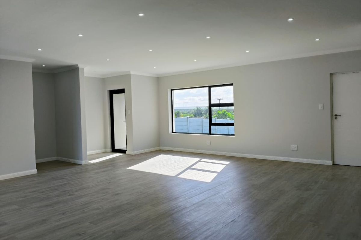 Brand-New Coastal Home – No Transfer Duty & Ready for Its First Owner - Photo 3