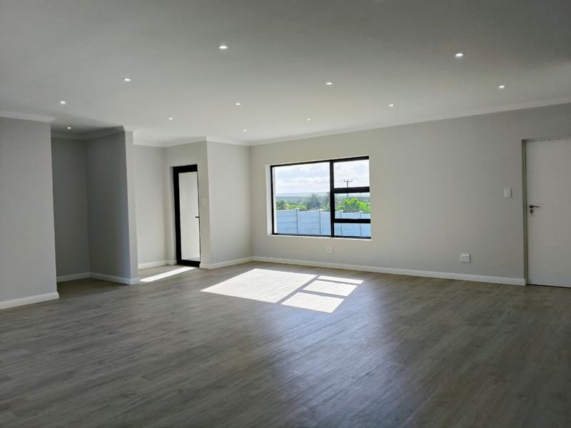 Brand-New Coastal Home – No Transfer Duty & Ready for Its First Owner - Photo 3