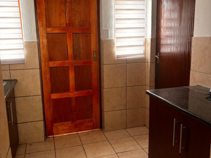 Very popular estate! Call today. - Photo 7
