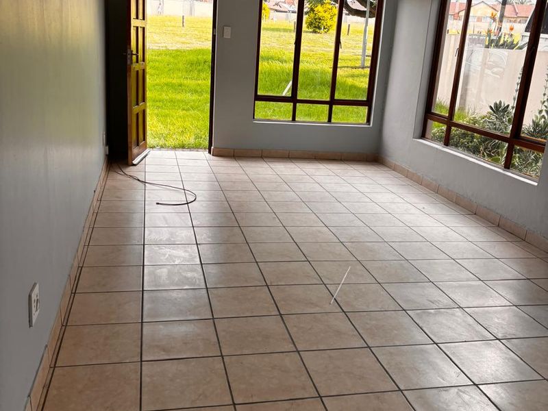 Very popular estate! Call today. - Photo 5