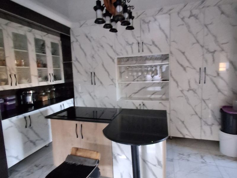 NEWLY RENOVATED FAMILY HOME WITH EXCELLENT INVESTMENT POTENTIAL! - Photo 10