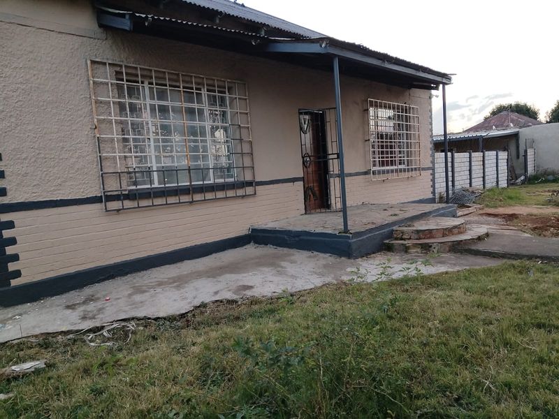 3-Bedroom Freestanding House to Rent in Dalview – R9,100 per Month - Photo 2
