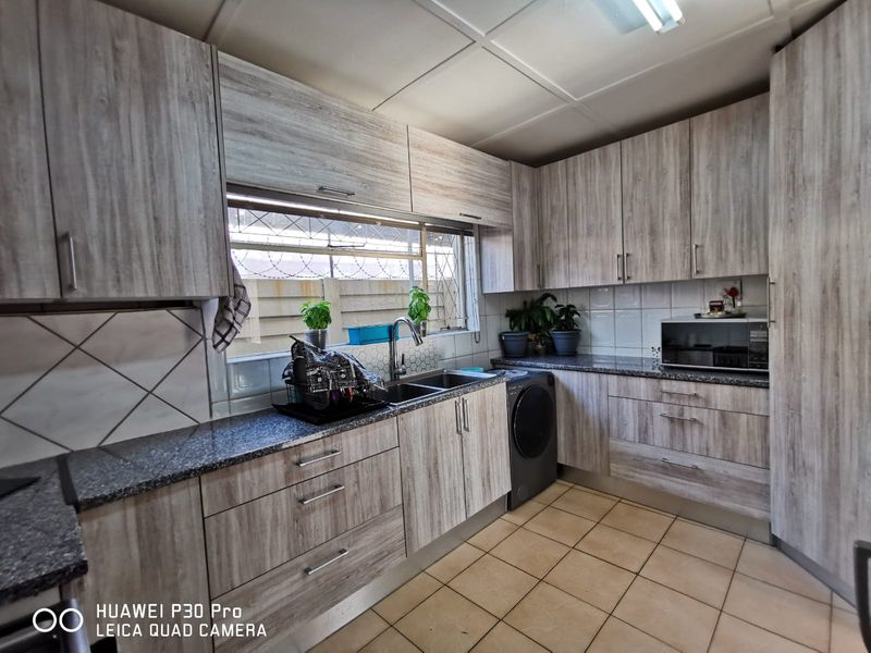2 Bedroom Freestanding Garden Flat to Rent Dalview, Brakpan R9 000.00 per month - Photo 3