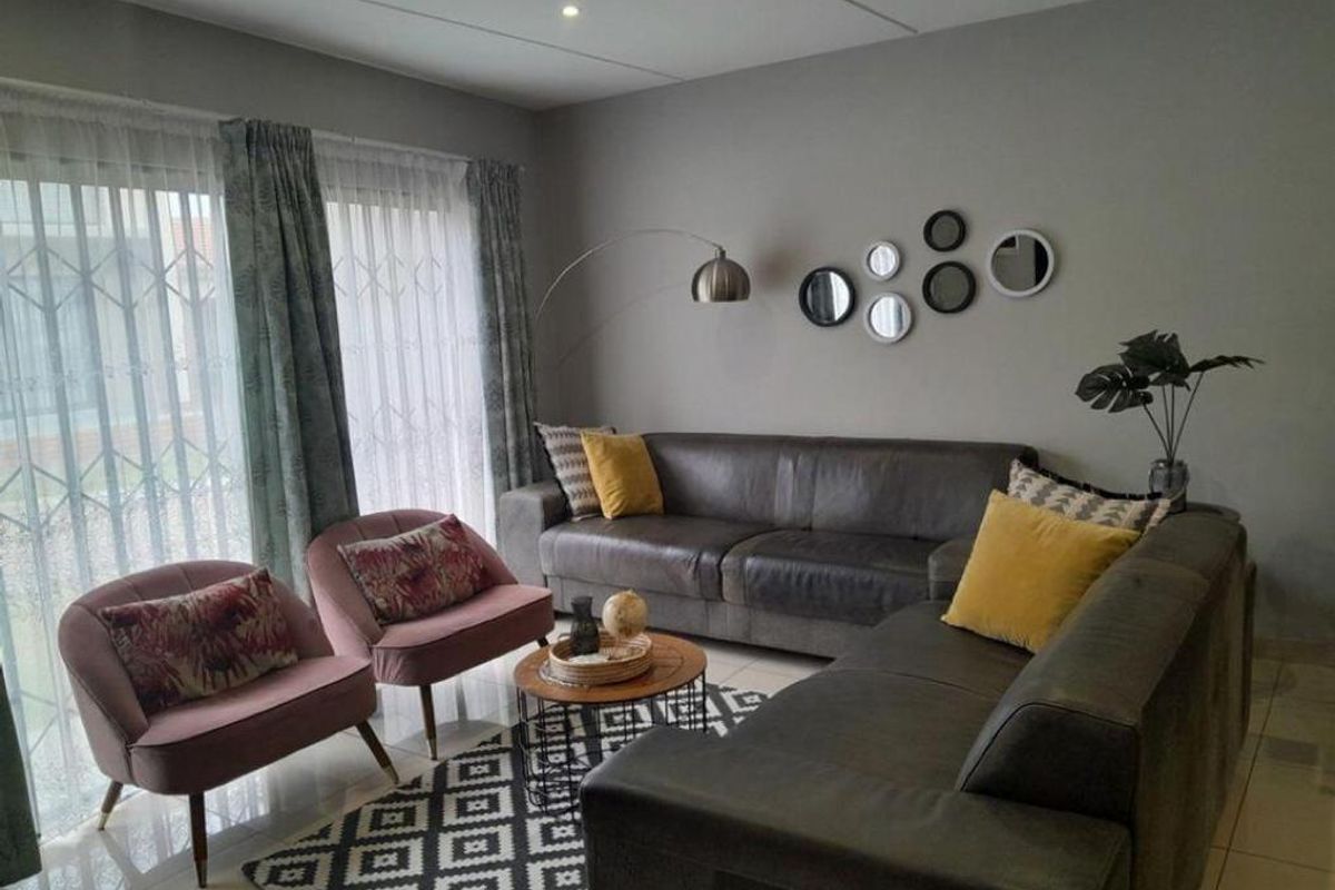 Perfect lock up and go! 3 bed, 3bath. - Photo 3