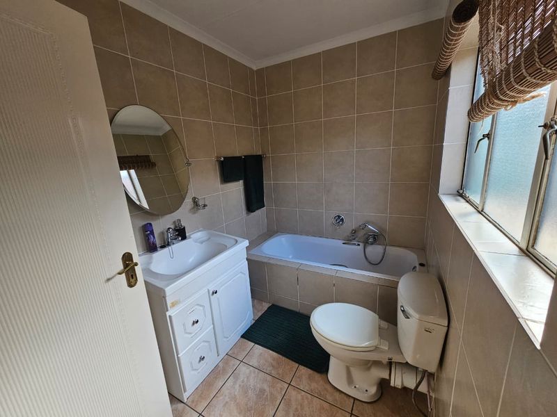 Private and Secure 1- Bedroom garden cottage to rent in Johannesburg South - Available 1 July - Photo 6