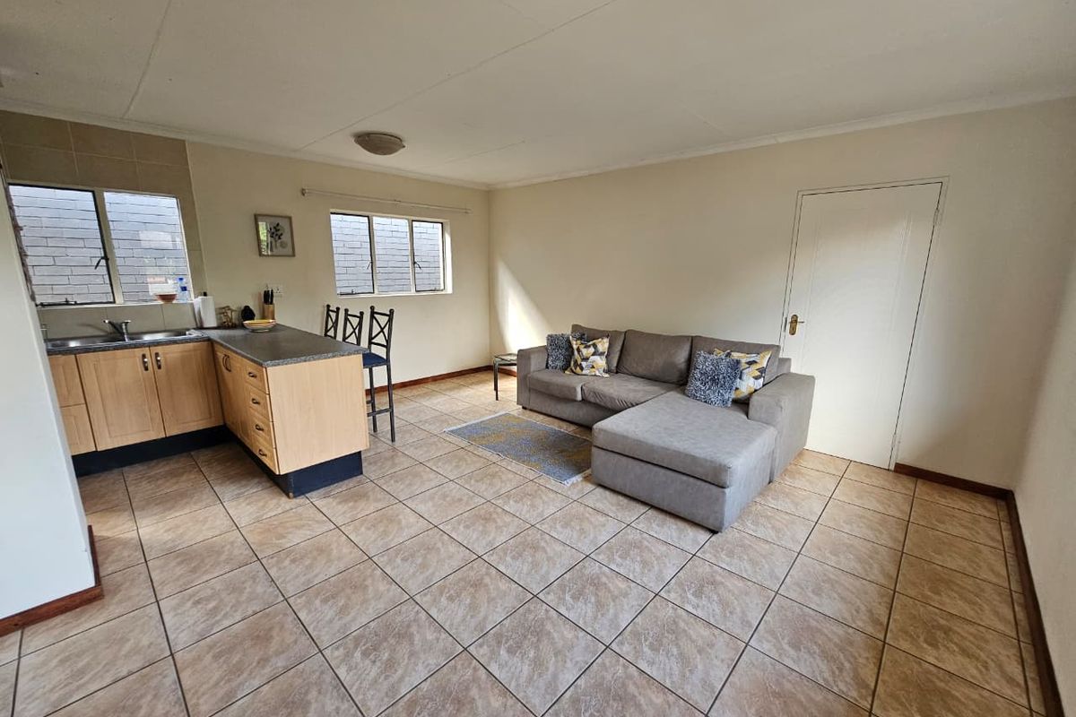 Private and Secure 1- Bedroom garden cottage to rent in Johannesburg South - Available 1 July - Photo 3