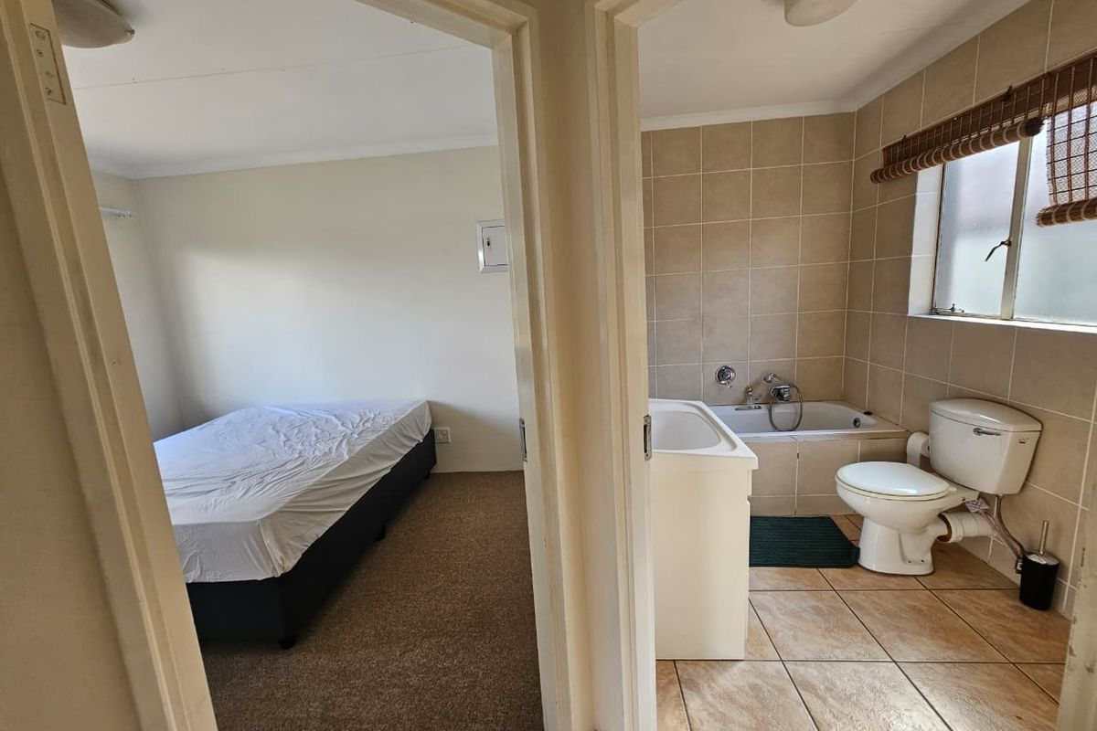Private and Secure 1- Bedroom garden cottage to rent in Johannesburg South - Available 1 July - Photo 5