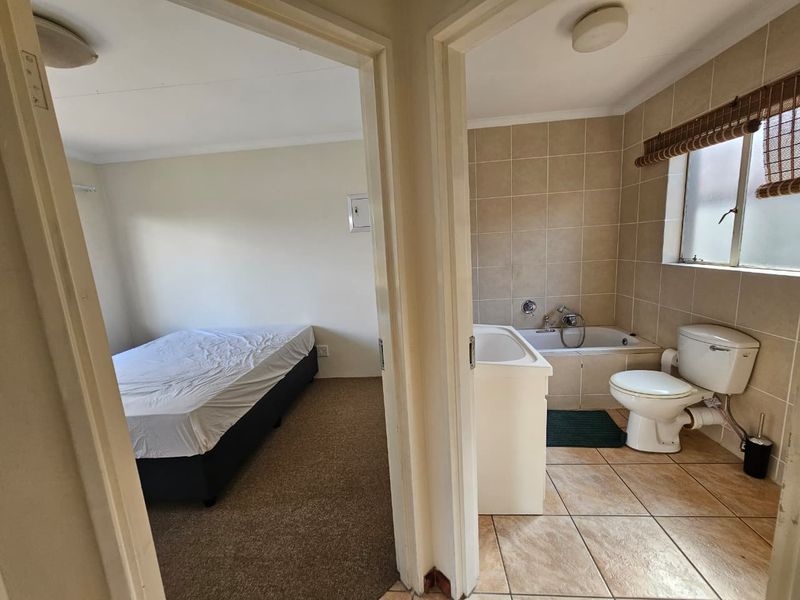 Private and Secure 1- Bedroom garden cottage to rent in Johannesburg South - Available 1 July - Photo 5