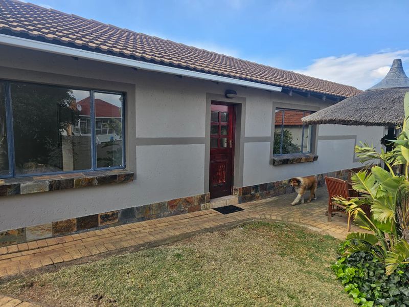 Private and Secure 1- Bedroom garden cottage to rent in Johannesburg South - Available 1 July - Photo 8