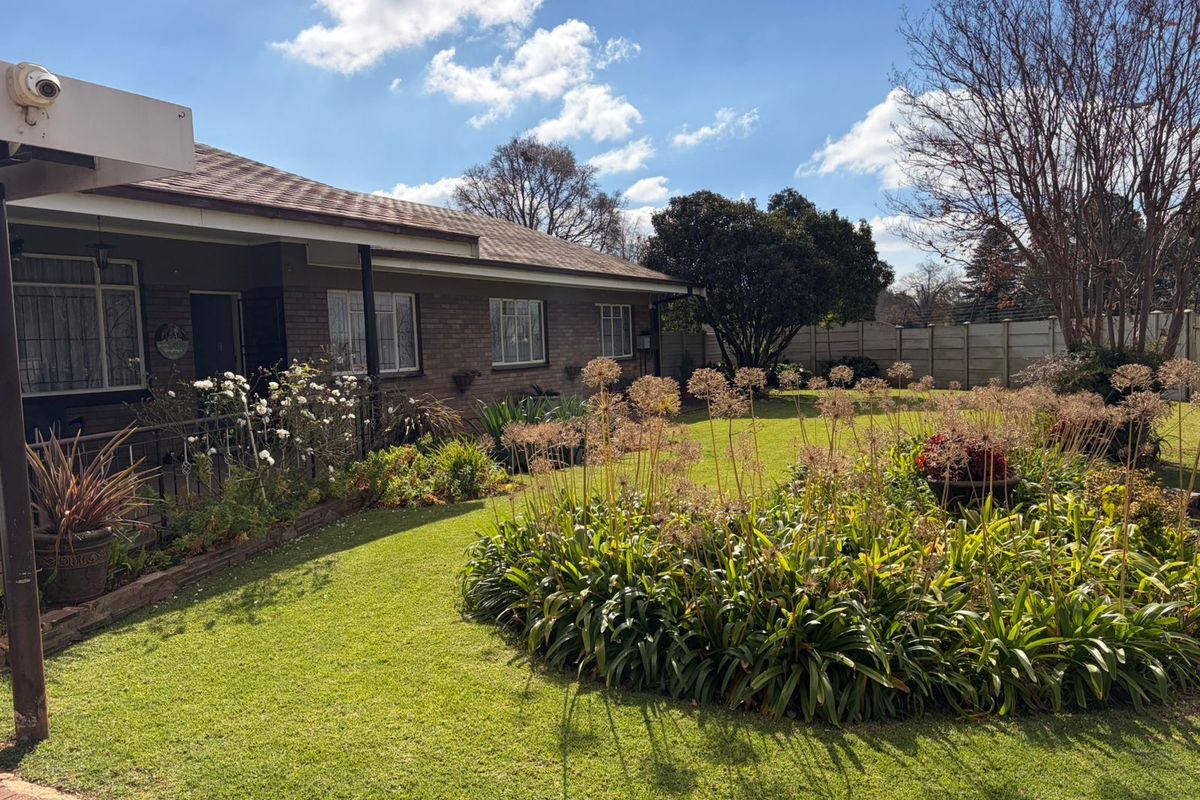 Spacious Family Home in Rothdene – Comfort, Convenience & Value! - Photo 5