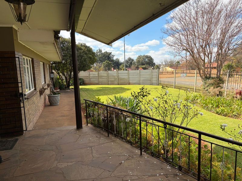 Spacious Family Home in Rothdene – Comfort, Convenience & Value! - Photo 3