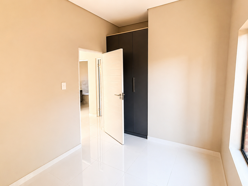 BRAND NEW Family Home on Offer! - Photo 8