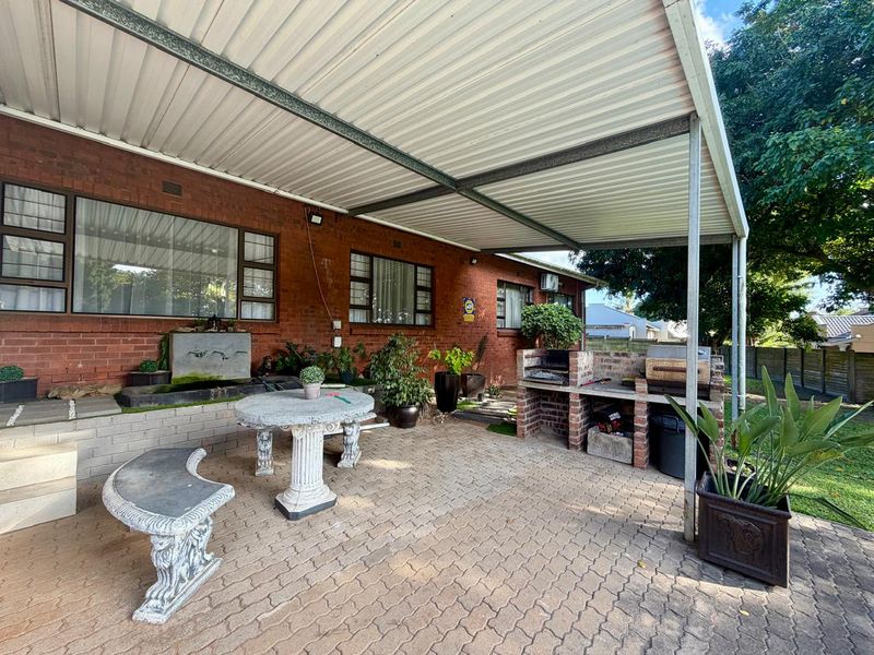 Charming Family Home with Flatlet in Quiet Cul-de-Sac – Birdswood - Photo 2