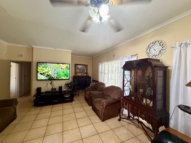 Charming Family Home with Flatlet in Quiet Cul-de-Sac – Birdswood - Photo 7