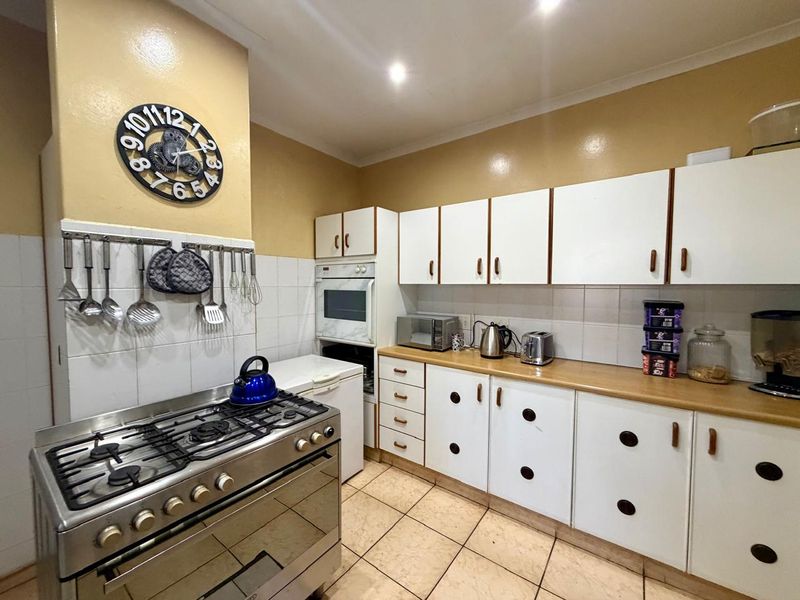 Charming Family Home with Flatlet in Quiet Cul-de-Sac – Birdswood - Photo 6