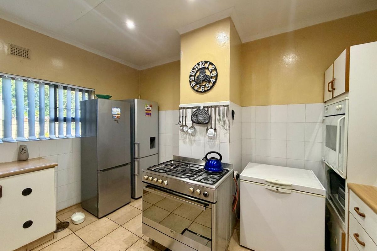 Charming Family Home with Flatlet in Quiet Cul-de-Sac – Birdswood - Photo 5