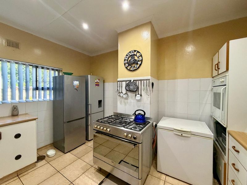 Charming Family Home with Flatlet in Quiet Cul-de-Sac – Birdswood - Photo 5