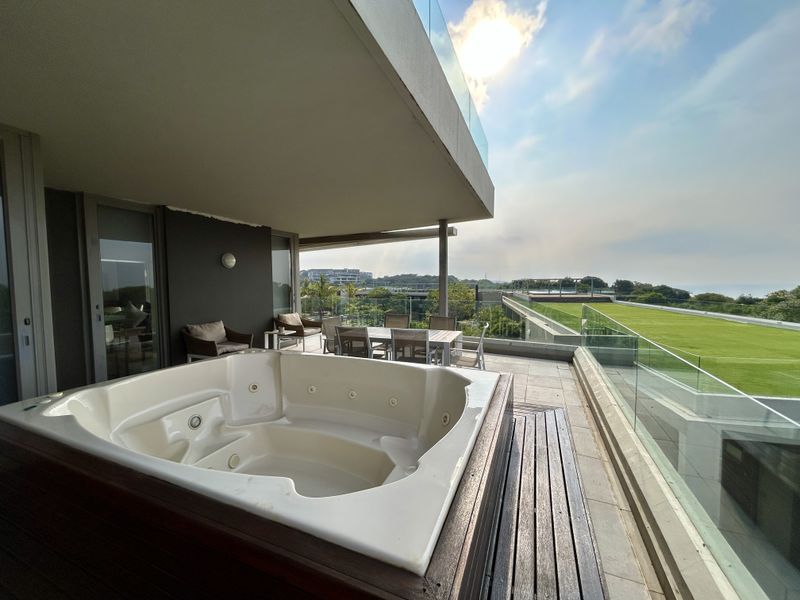 Spectacular Penthouse Living with Panoramic Sea Views - Photo 1
