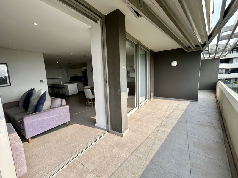Spectacular Penthouse Living with Panoramic Sea Views - Photo 9