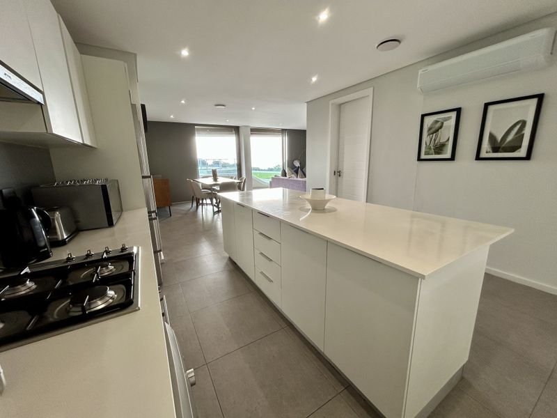 Spectacular Penthouse Living with Panoramic Sea Views - Photo 5