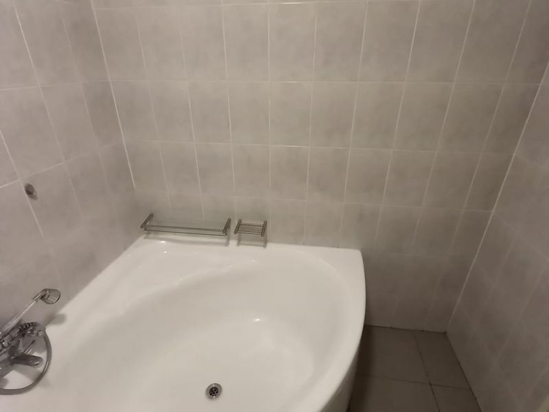 Lovely Full Title Unit New To The Market in SE 3 - Photo 10