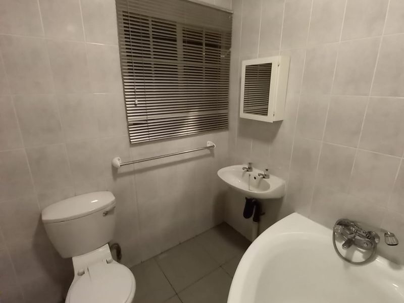 Lovely Full Title Unit New To The Market in SE 3 - Photo 2