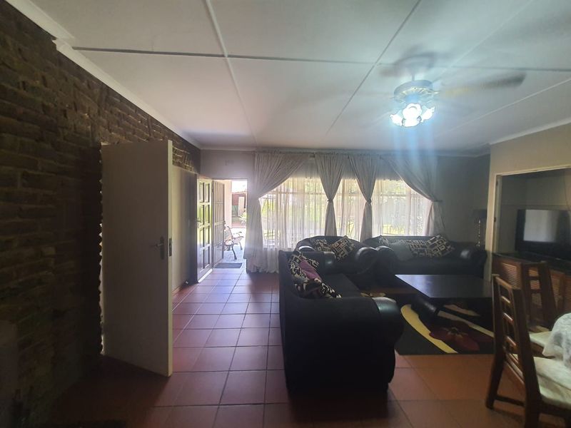 Beautiful Plot With Endless Potential For Sale. - Photo 2