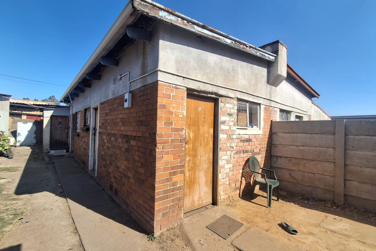 A spacious family home or smart investment opportunity at a bargain price. - Photo 2